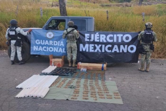 También en Cotija, aseguran armas y explosivos