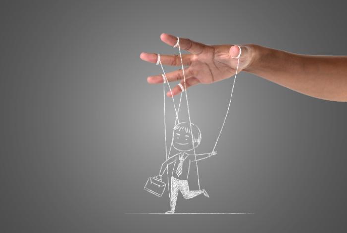 ¿Te están manipulando sin que te des cuenta? Experta explica cómo reconocerla y neutralizarla