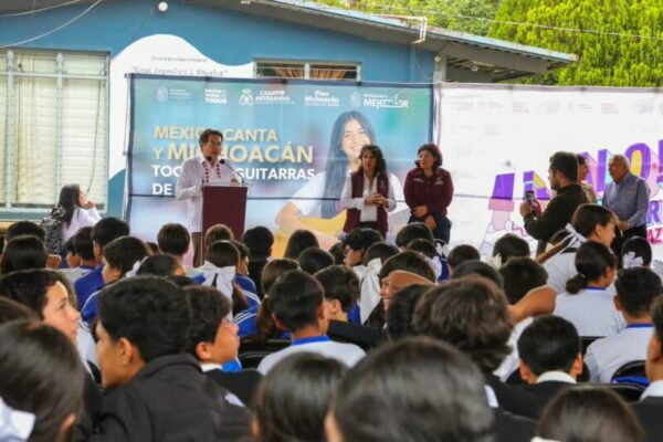 ¡Tenis gratis para estudiantes de secundaria! Llega el apoyo a Tingüindín