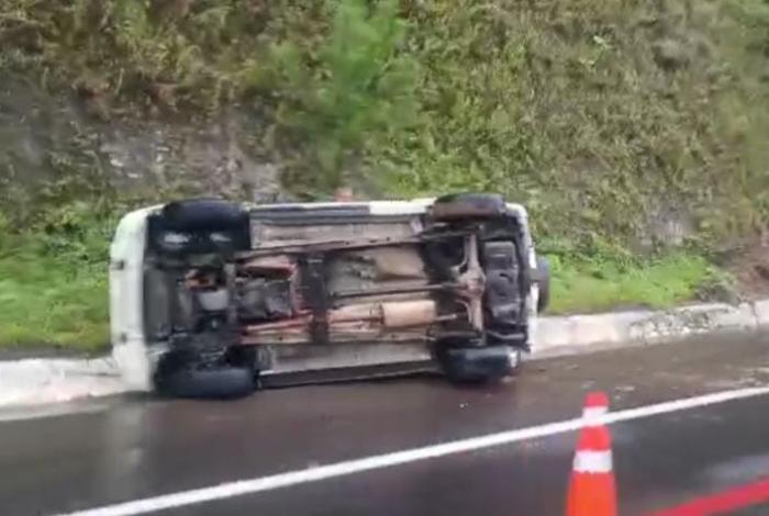  Tercer accidente del día en la autopista Siglo XXI; mujer resulta ilesa tras choque en Salvador Escalante