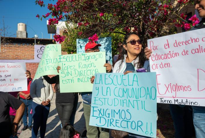 Toman Primaria Ignacio López Rayón, por ausencia de director hace casi un año