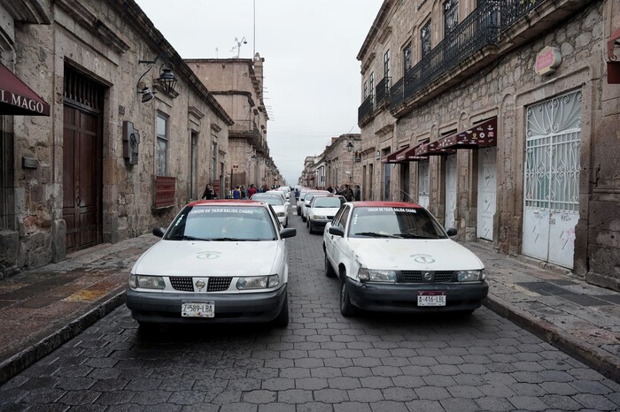 Toman taxistas oficinas municipales y vialidades aledañas