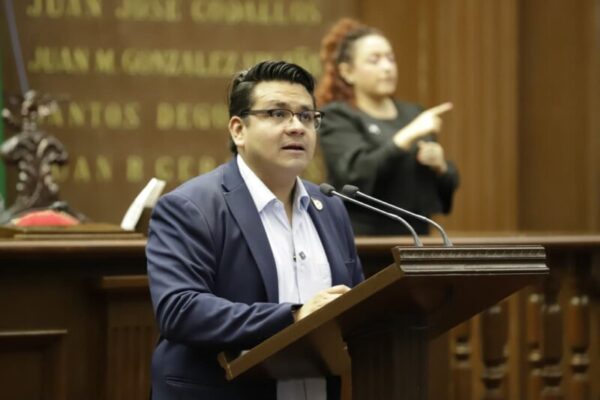 Toño Carreño plantea reformas a la Ley de Salud para atención de lupus y otras enfermedades autoinmunes