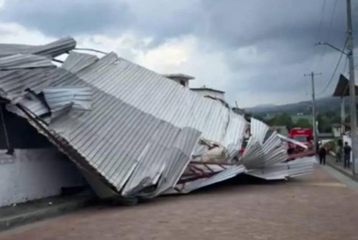 Tornado devasta comunidades de Salvador Escalante; 14 Hogares dañados