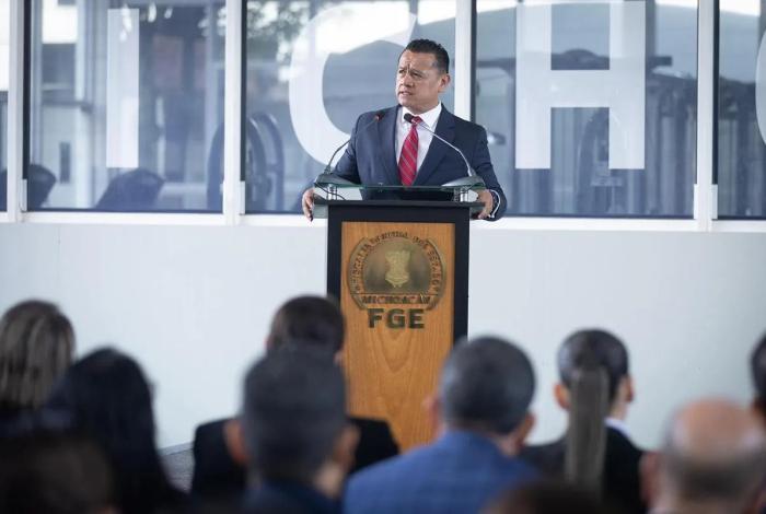 Torres Piña asume como nuevo fiscal general de Michoacán