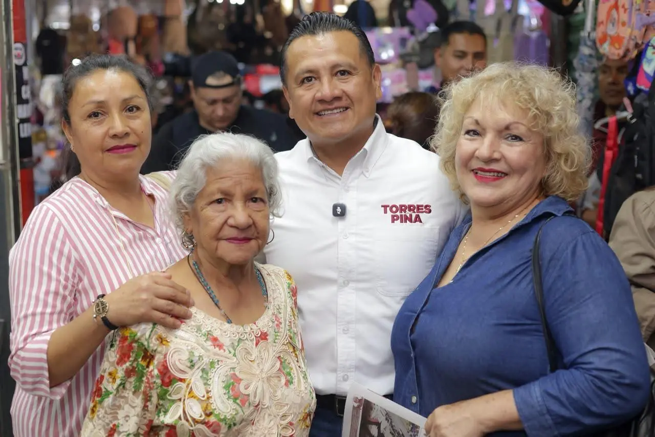 Torres Piña y pobladores de Los Reyes defienden logros de la 4T