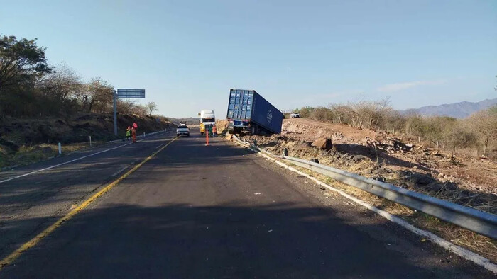  Trabajador de la autopista Siglo XXI, atropellado por un tráiler