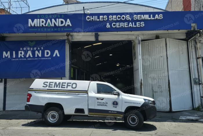 Trabajador del Mercado de Abastos cae desde 10 m y mu3re