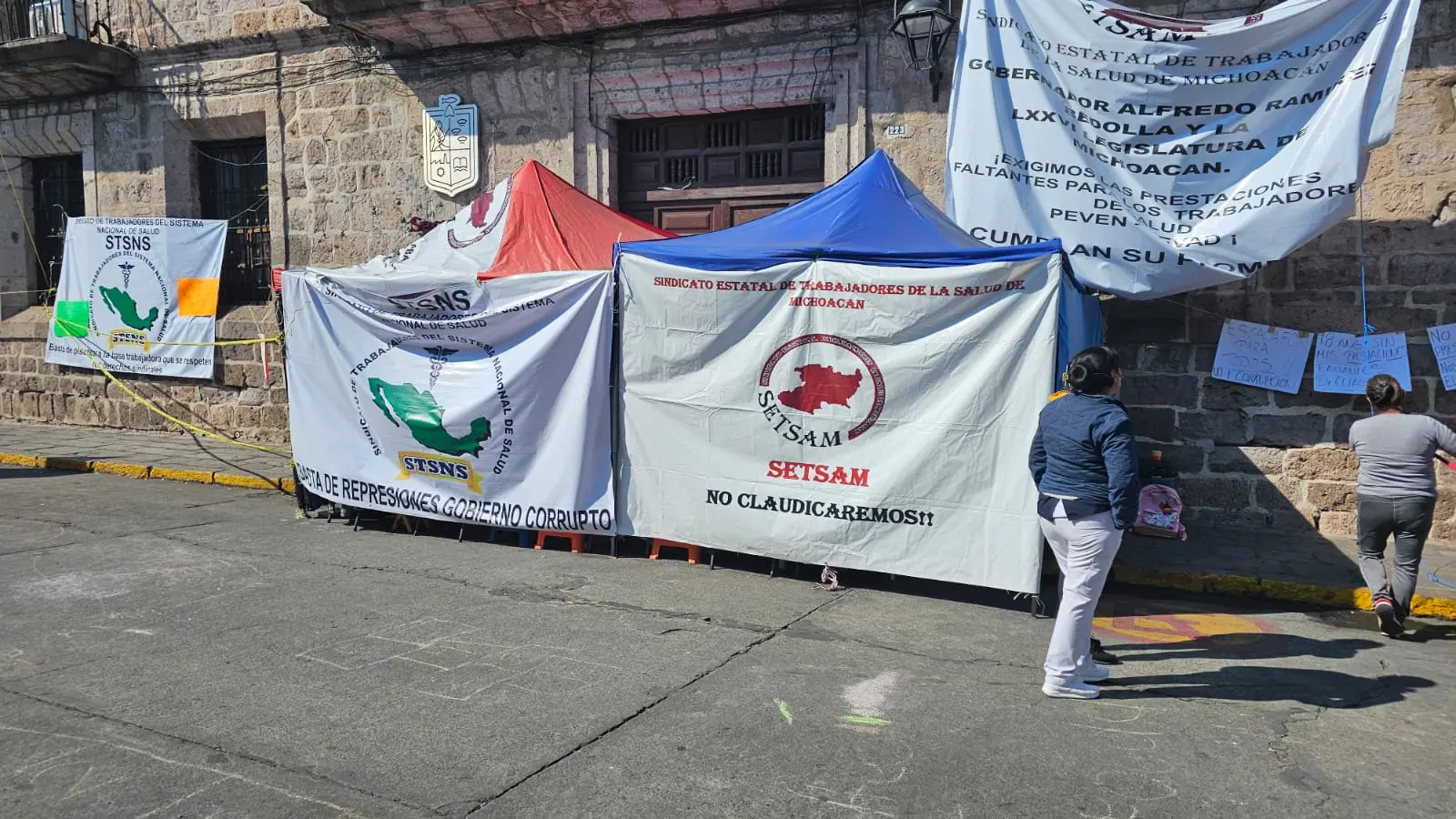 Trabajadores de la Salud en Michoacán exigen otorgamiento de prestaciones pendientes