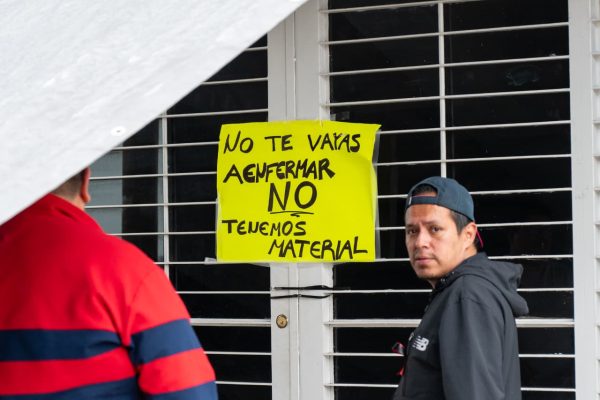 Trabajadores del IMSS exigen 10% directo al salario; plantón en Morelia