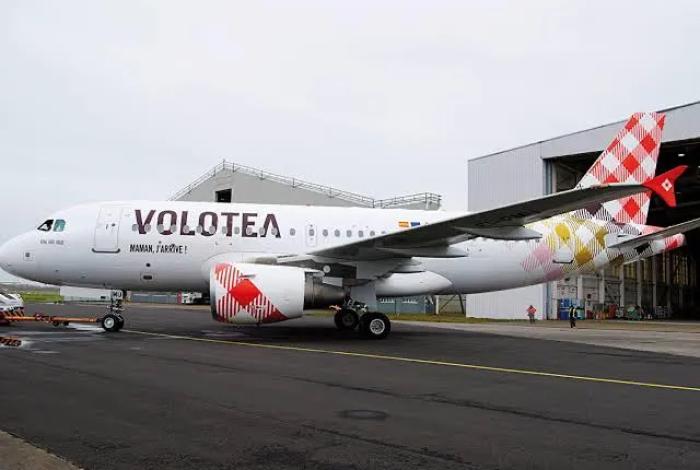 Tragedia en aeropuerto de Bérgamo: Hombre es succionado por motor de avión