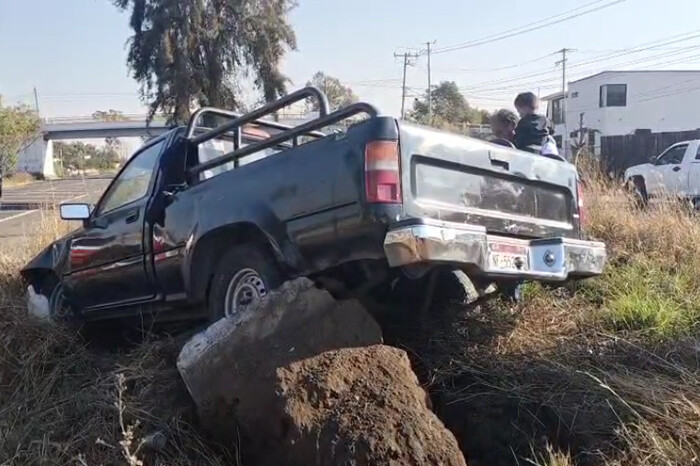 Tráiler choca con camioneta en la Morelia-Pátzcuaro; se reportan dos personas lesionadas