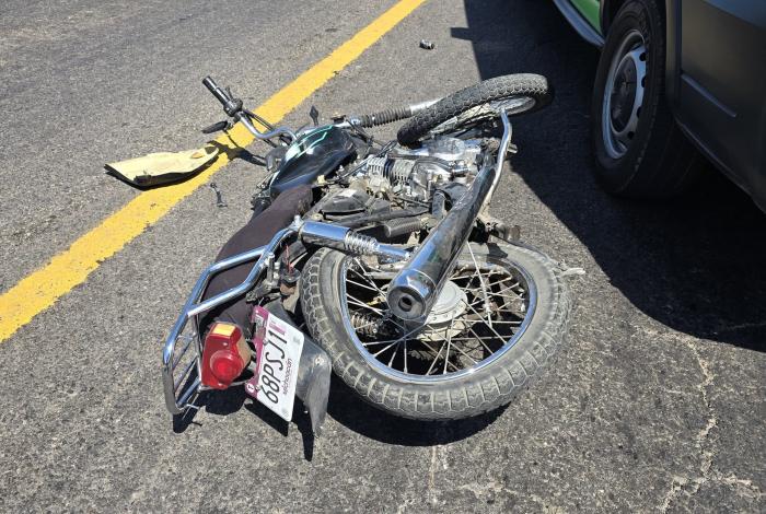 Trailero embiste a pareja de motociclistas y huye, en Zamora