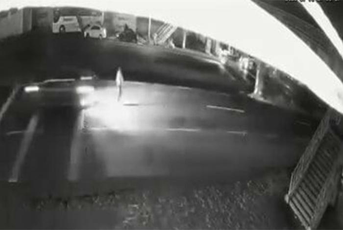 Transeúnte muere atropellado a pocos metros de puente peatonal en Huiramba