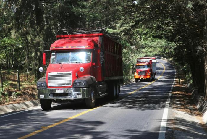 Transportistas amagan con paro y bloqueos carreteros, este lunes