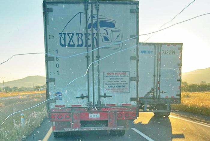 Transportistas mexicanos bloquean carreteras exigiendo localización de compañero raptado