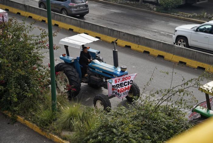 Transportistas y productores retiran bloqueos carreteros, tras reunión con Segob