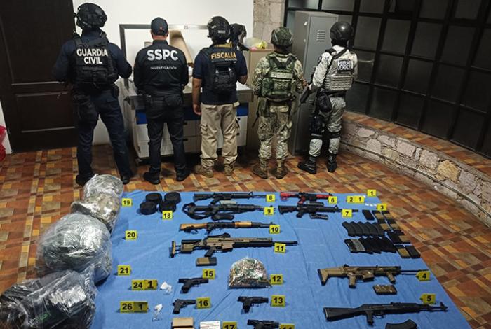 Tras cateo en Tinaja de Vargas, aseguran armas, equipo táctico, droga y vehículos