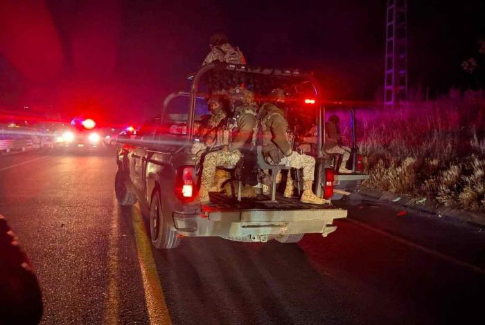 Tras enfrentamiento municipales capturan a dos presuntos robacarros en Jacona