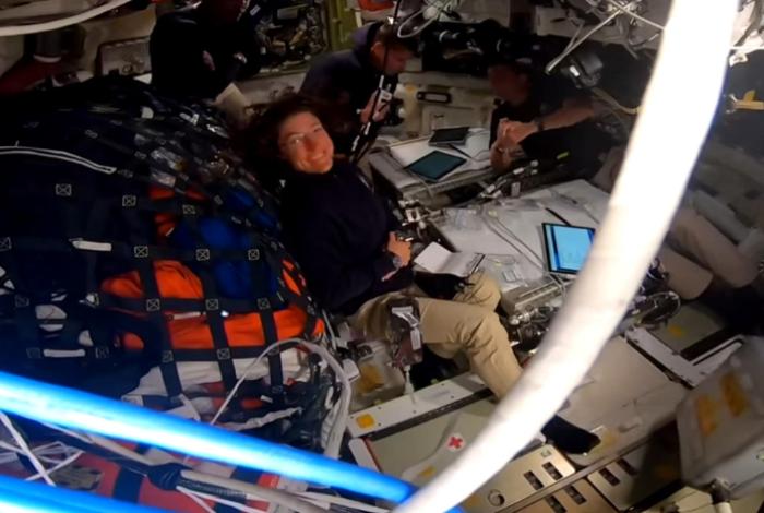 Tras perder señal por 40 minutos, Artemis II termina observación de la Luna; mañana sale de la esfera lunar