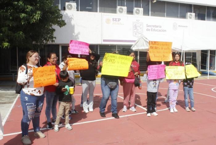 Tras protestas, SEE garantiza maestros de planta en primaria Benemérito de las Américas, en Morelia