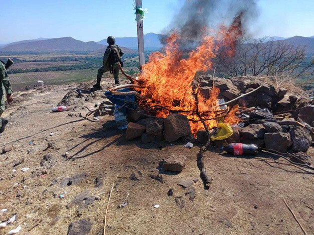 Tres criminales abatidos y narcocampamento desmantelado en Tierra Caliente