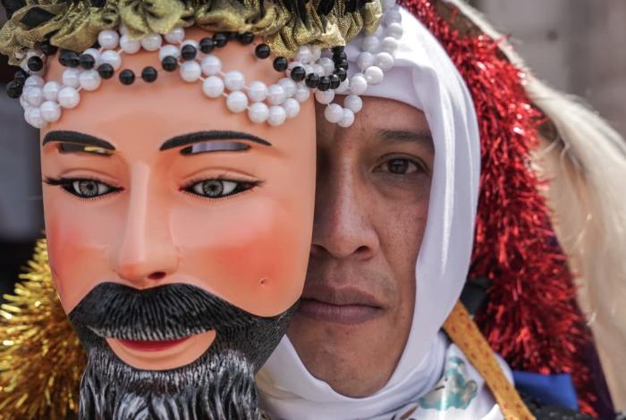 Tres hermanos y una herencia tallada en madera: mascareros de San Juan Nuevo