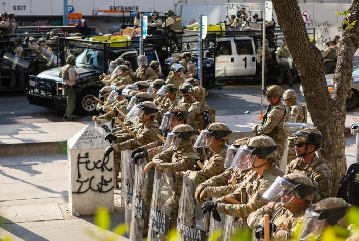 Tribunal bloquea despliegue militar en Los Ángeles