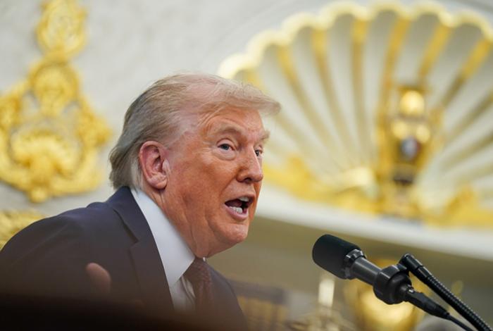 Trump afirma que EUA atacó a un barco cargado con drogas procedente de Venezuela