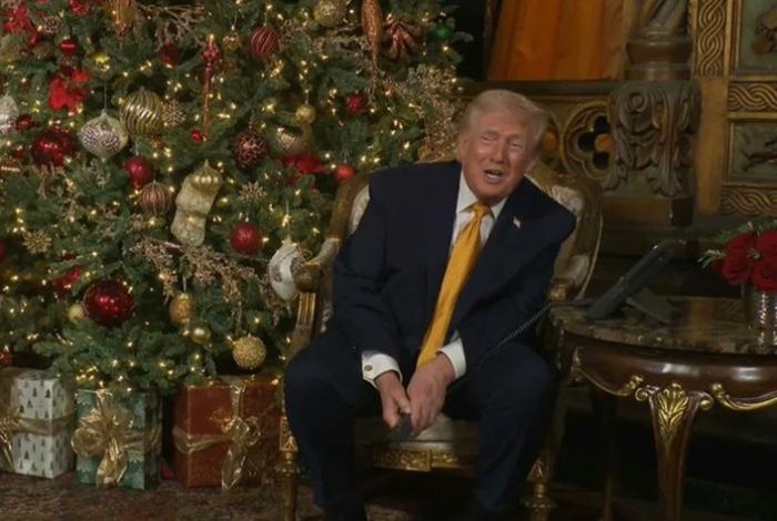 Trump asegura a un niño que vigila que un Santa Claus malo no entre a Estados Unidos