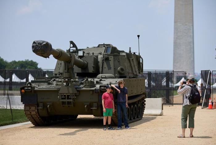 Trump blinda Washington para el desfile militar del día de su cumpleaños