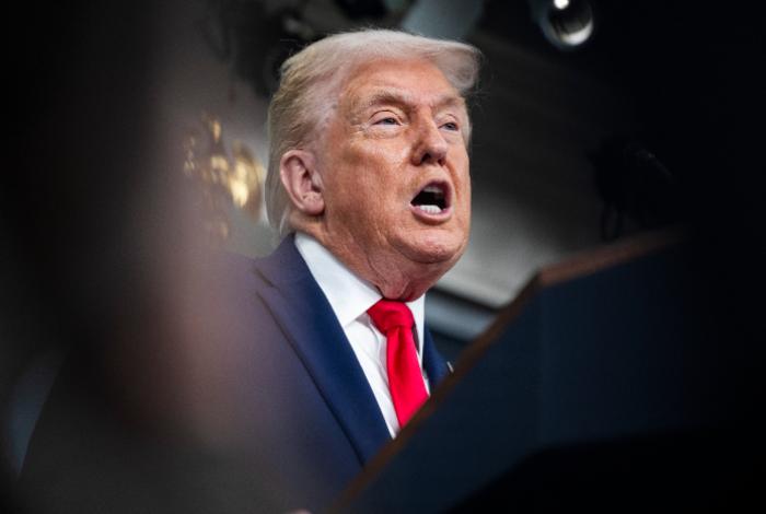 Trump condena fallo del Supremo contra sus aranceles y anuncia nueva tasa global del 10 %