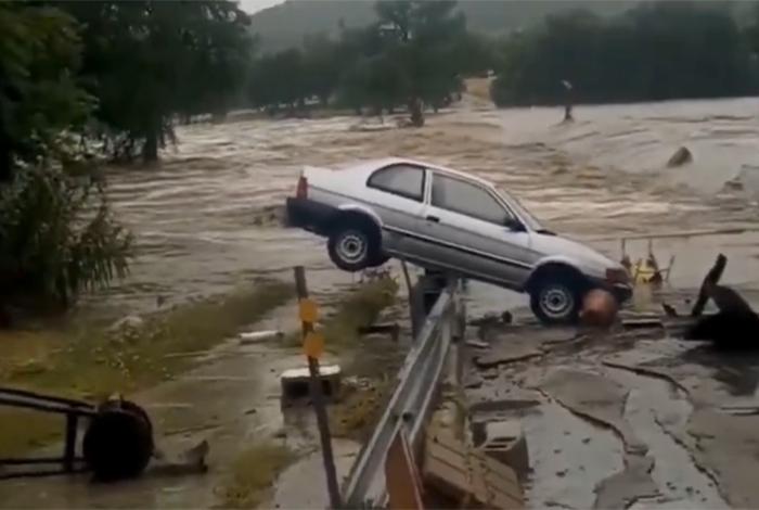 Trump firma una declaración de emergencia para responder a las inundaciones en Texas