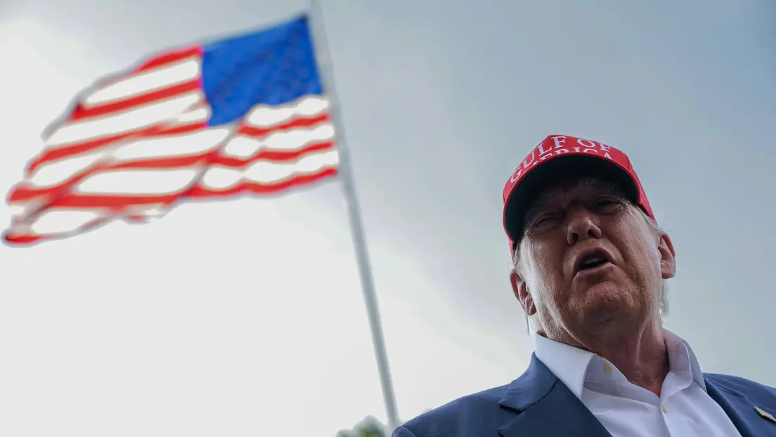 Trump impondrá un arancel adicional a países que ayuden a los BRICS