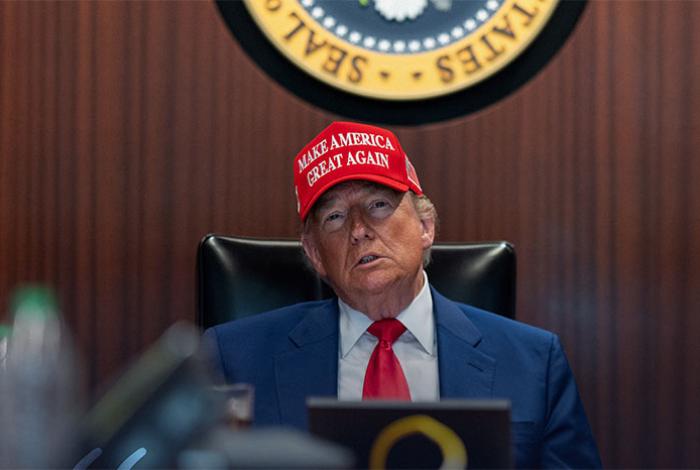 Trump insiste en que su gobierno supervise las elecciones en los estados