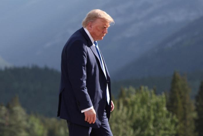 Trump multará con casi mil dólares por día a personas que incumplan orden de deportación
