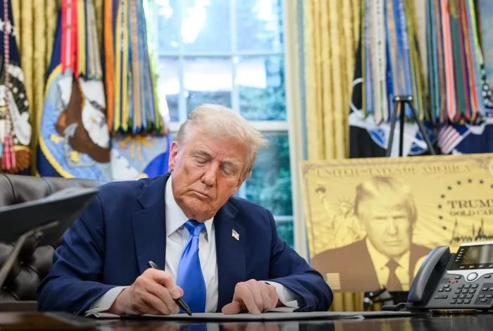 Trump planea ataques terrestres contra el narcotráfico