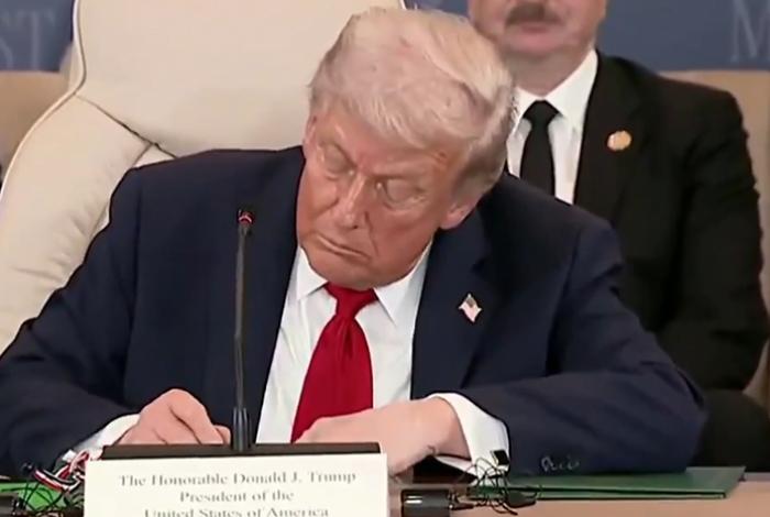 Trump revive su plan para negar la residencia permanente por uso de programas públicos