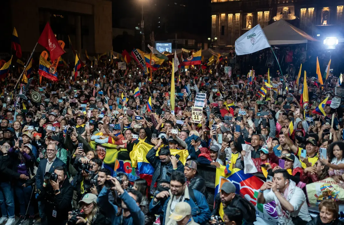 Trump y Petro liman asperezas tras semanas de tensiones y acordaron una reunión