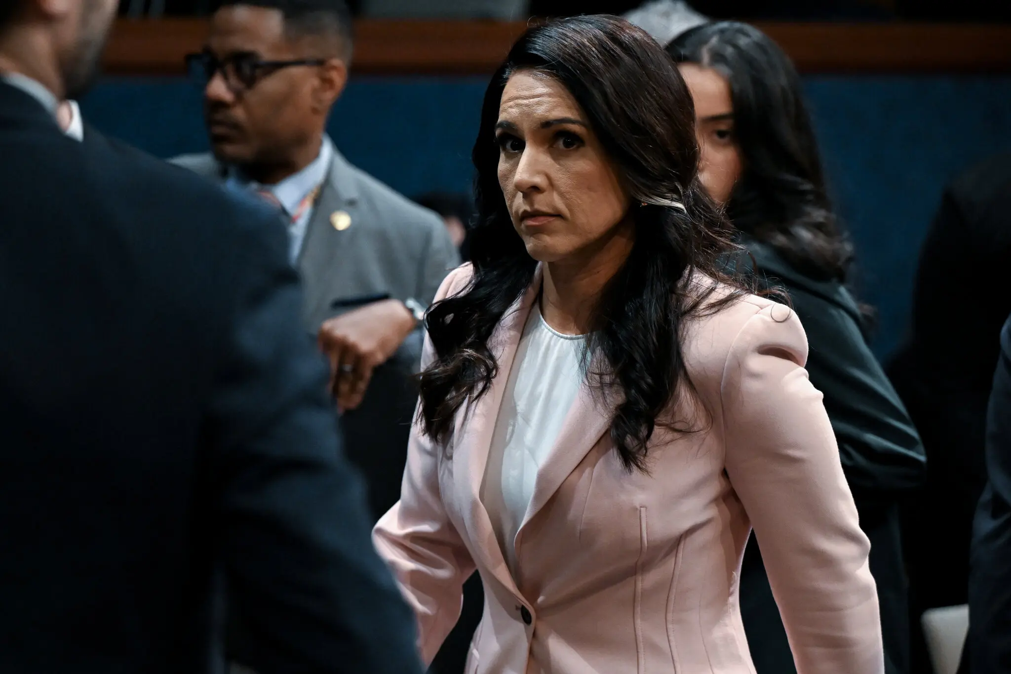 Tulsi Gabbard dimite como directora de inteligencia de EU