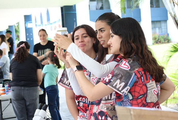 UMSNH recibió a cientos de familias en el Tianguis de la Ciencia