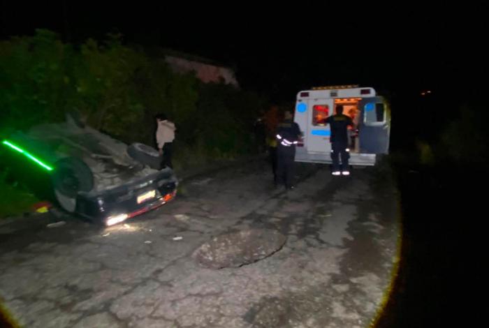Un fallec1d0 y dos lesionados, saldo de accidente carretero en la Zitácuaro-Toluca