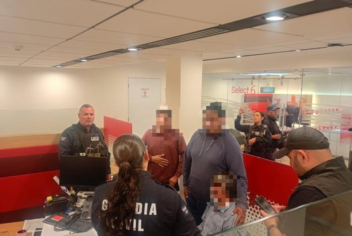 Un hombre de 63 años fue localizado cuando pretendía solicitar un préstamo bancario por indicaciones de  extorsionadores