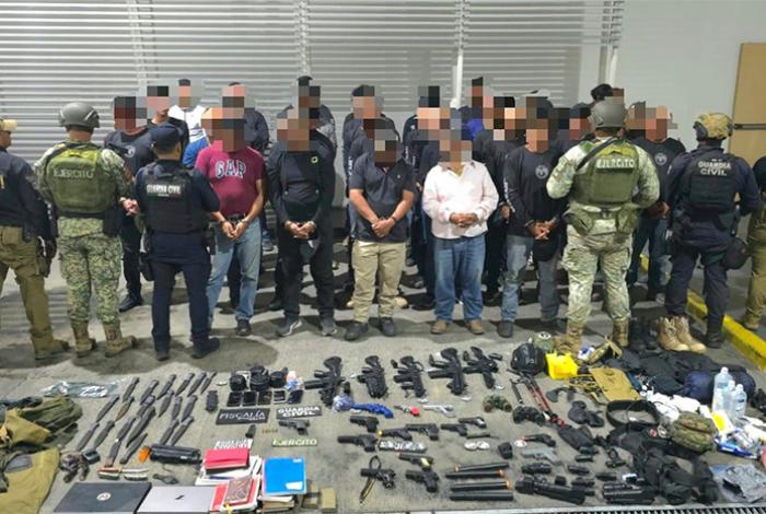 Una .9 milímetros, 19 réplicas de arma de fuego, navajas, cuchillos…, lo asegurado a 38 detenidos en Vista Hermosa