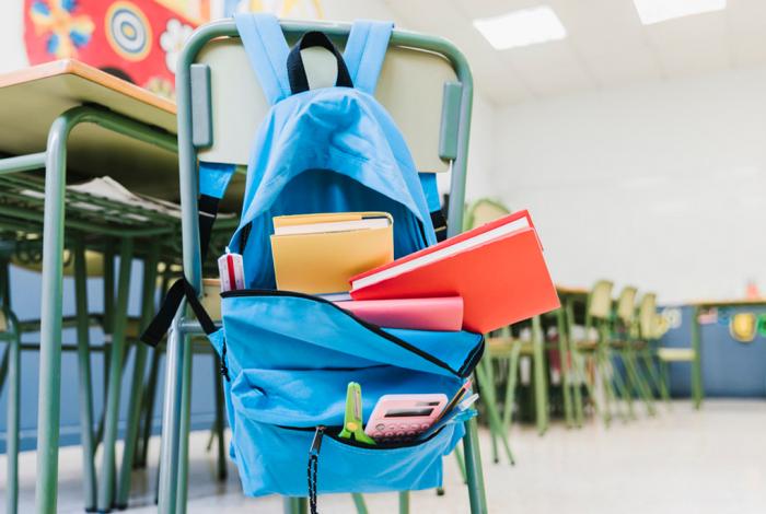 Una mochila para funcionarios educativos