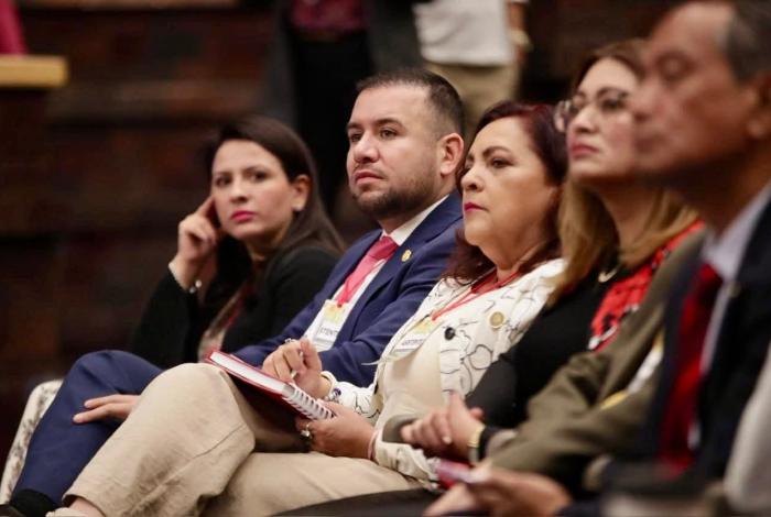 Urgente redignificar salarios de médicas y médicos residentes: Reyes Galindo
