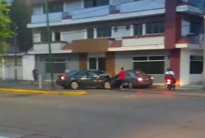 Uruapan: cinco lesionados en choque sobre la avenida Pista Vieja