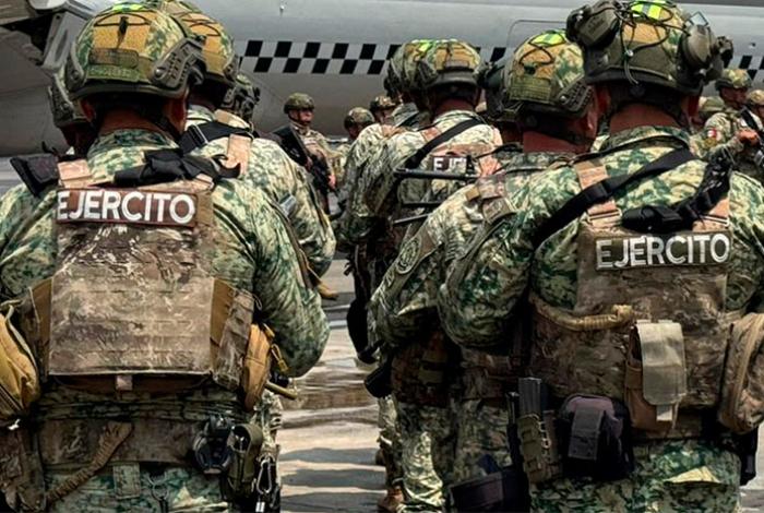 Usar uniformes e insignias militares sin autorización es ilegal, advierte Sedena