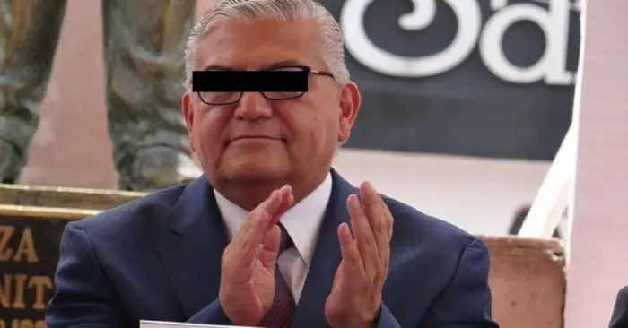 Vacían casa de exsecretario ligado a desvío millonario