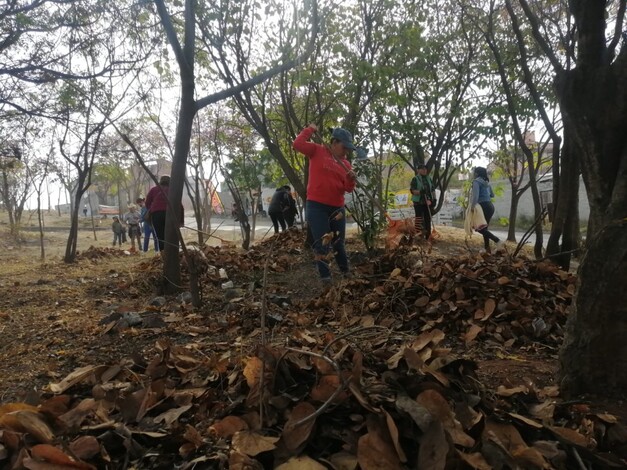  Vecinos de la colonia 3 de agosto se suman a jornada de limpieza del Gobierno de Morelia